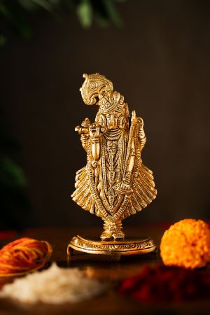 statue